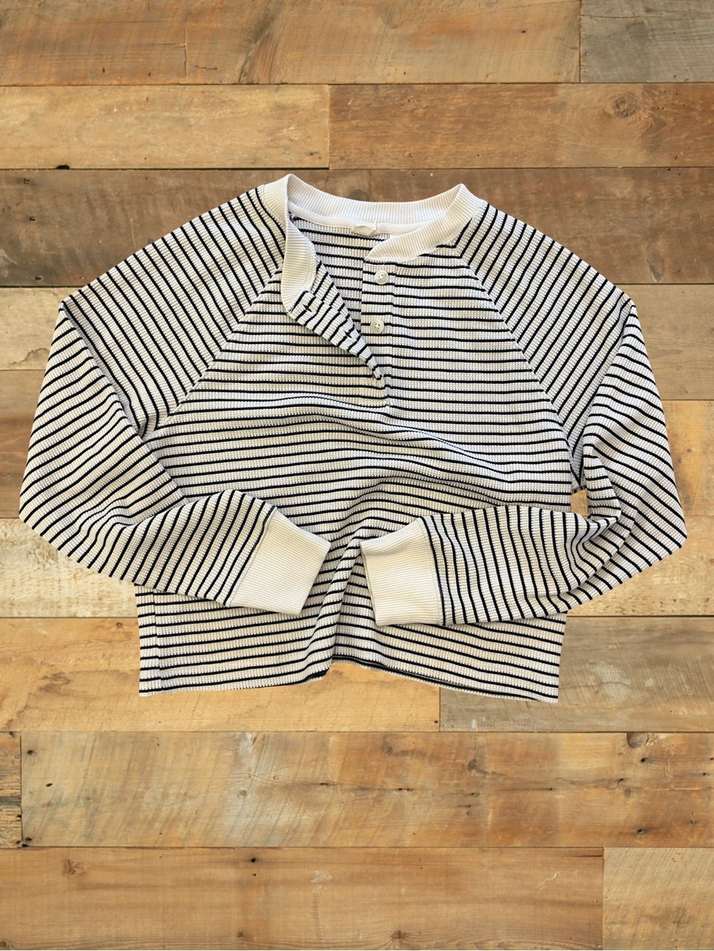 Like-new, Cropped, boxy Levi’s Lassen Striped Waffle Henley Sweater Size S